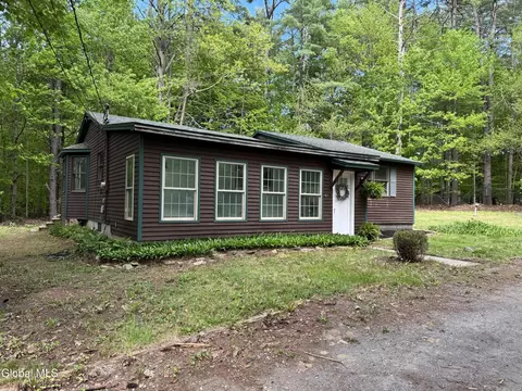 41 Gage Hill Dr, Lake Luzerne, NY 12846