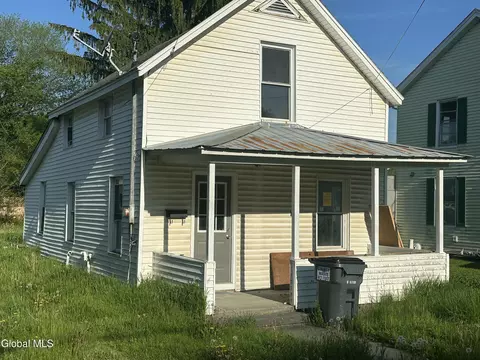 76 1st St, Hoosick Falls, NY 12090