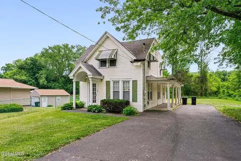 36 New Turnpike Rd, Troy, NY 12182