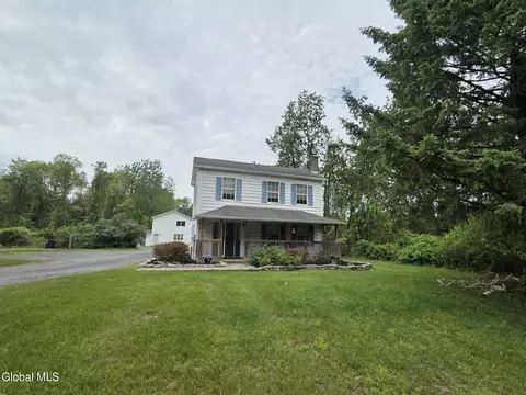 116 Clamsteam Rd, Halfmoon, NY 12065