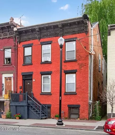 240 4th St, Troy, NY 12180