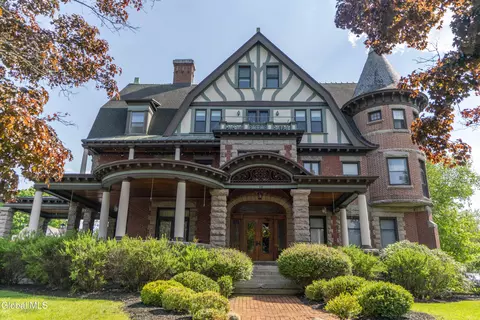 56 Union Ave #8, Saratoga Springs, NY 12866