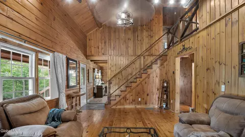 Entry Way - 538 Pleasant Valley Rd, Argyle, NY 12809 photo 2 of 5
