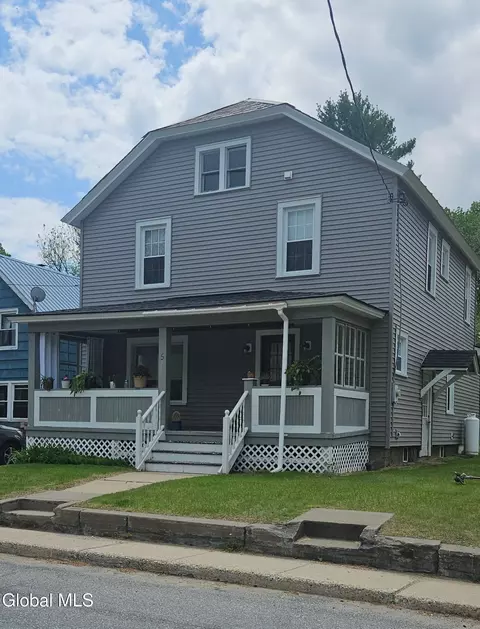 5 Circle, North Creek, NY 12853