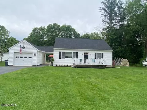 4 Geers Hollow Ln, Hoosick Falls, NY 12090
