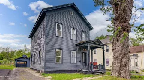 10 Gilbert St, Johnstown, NY 12095