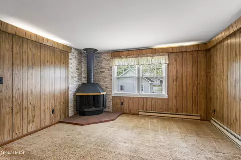 Living - 147 Bruce St, Schenectady, NY 12302 photo 3 of 4