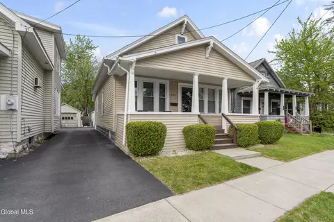 106 Lark St, Schenectady, NY 12302
