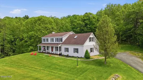 292 Mammoth Spring Rd, Rensselaer, NY 12144