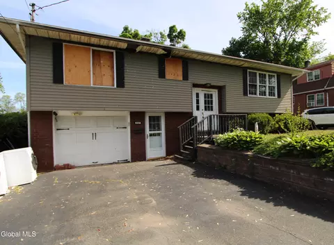 247 Pinehurst Ave, Rensselaer, NY 12144