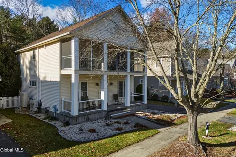 15 Thoroughbred Dr, Saratoga Springs, NY 12866