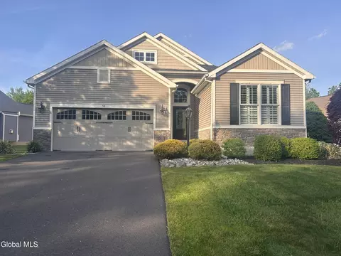 54 Sutherland Dr, Watervliet, NY 12189