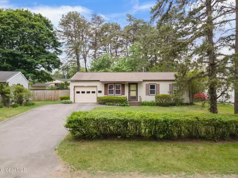 2736 Maida Ln, Schenectady, NY 12306