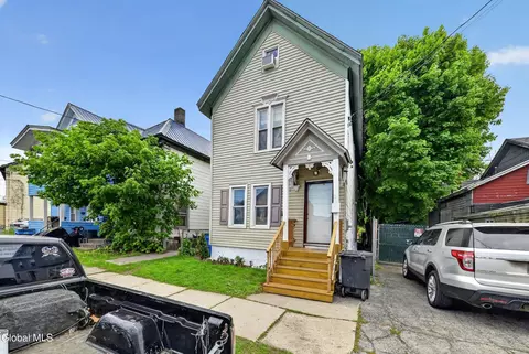 6 Water St, Johnstown, NY 12095