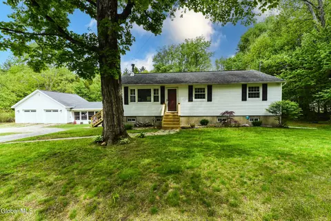 5764 Lake Rd, Galway, NY 12074
