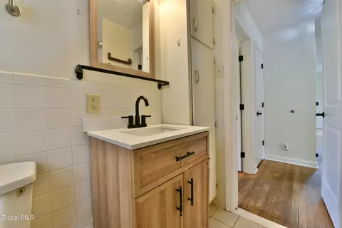 Bath - 1702 Lenox Rd, Schenectady, NY 12308 photo 2 of 7