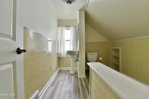 Bath - 1702 Lenox Rd, Schenectady, NY 12308 photo 4 of 7