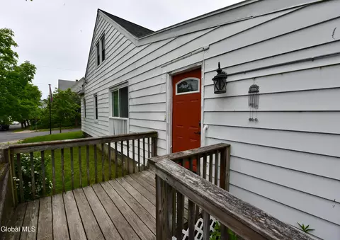 Exterior - 1702 Lenox Rd, Schenectady, NY 12308 photo 4 of 11