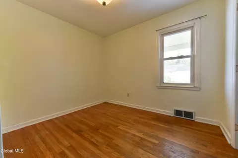 Bedroom - 1702 Lenox Rd, Schenectady, NY 12308 photo 2 of 10