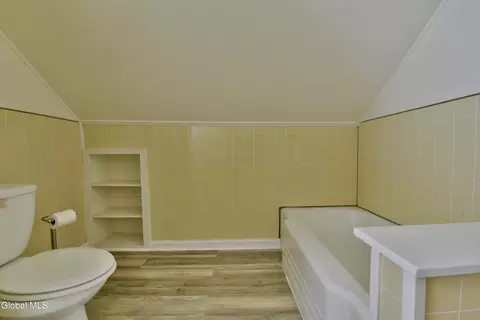 Bath - 1702 Lenox Rd, Schenectady, NY 12308 photo 7 of 7