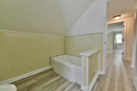 Bath - 1702 Lenox Rd, Schenectady, NY 12308 photo 5 of 7