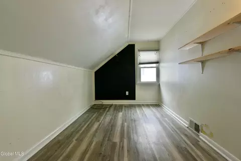 Bedroom - 1702 Lenox Rd, Schenectady, NY 12308 photo 9 of 10