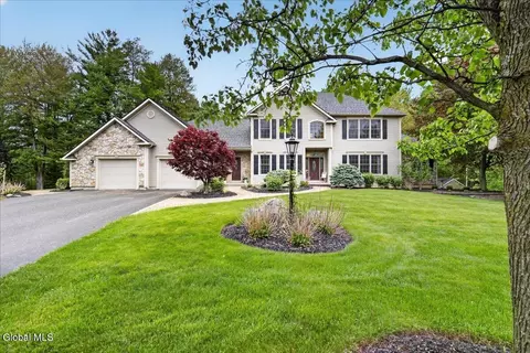 4 Callaway Ct, Ballston Lake, NY 12019