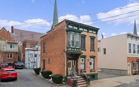 153 Barrett St, Schenectady, NY 12305