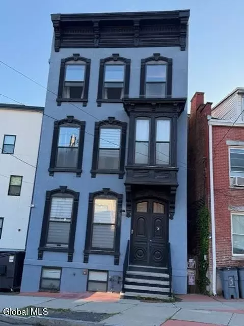 5 Cypress St, Troy, NY 12180