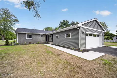 25 Merritt Rd, South Glens Falls, NY 12803