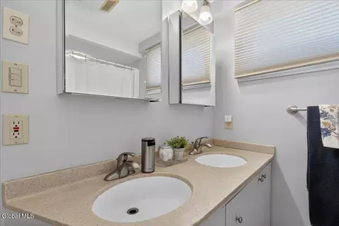 Bath - 218 Ormond St, Albany, NY 12208 photo 1 of 4
