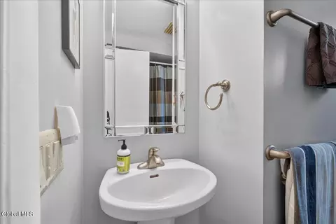 Bath - 218 Ormond St, Albany, NY 12208 photo 3 of 4