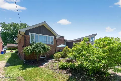 Exterior - 218 Ormond St, Albany, NY 12208 photo 6 of 7