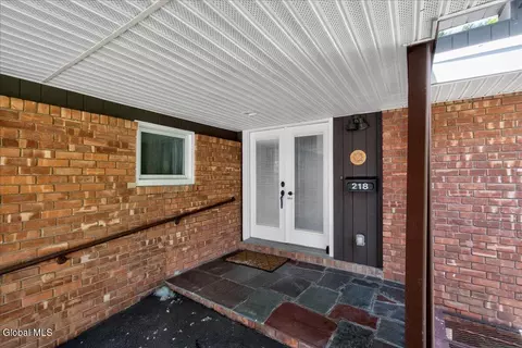Exterior - 218 Ormond St, Albany, NY 12208 photo 2 of 7