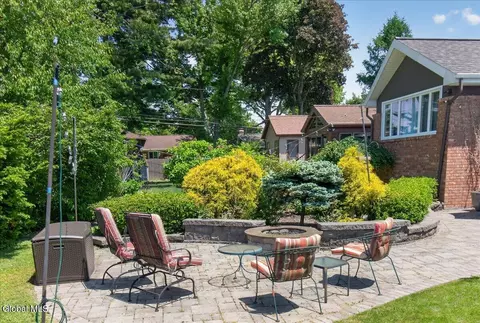 Exterior - 218 Ormond St, Albany, NY 12208 photo 4 of 7