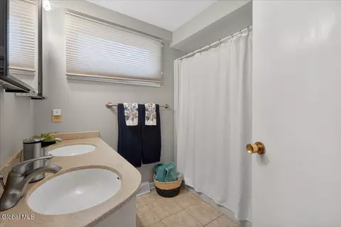 Bath - 218 Ormond St, Albany, NY 12208 photo 2 of 4