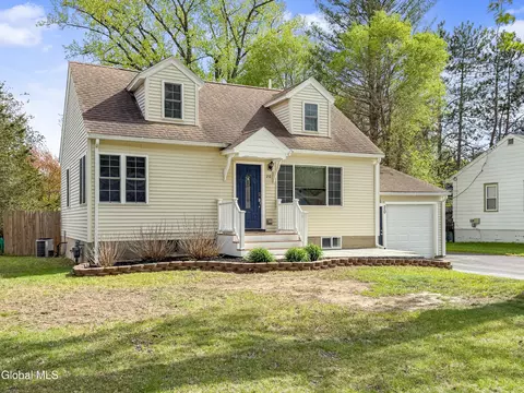 20 St Joseph St, Schenectady, NY 12303