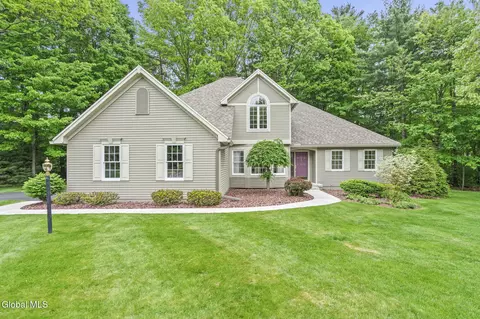 6 Ashley Pl, Saratoga Springs, NY 12866