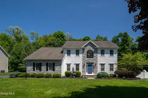 20 Birch Hill Rd, Ballston Lake, NY 12019