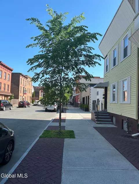 306 4th, Troy, NY 12180