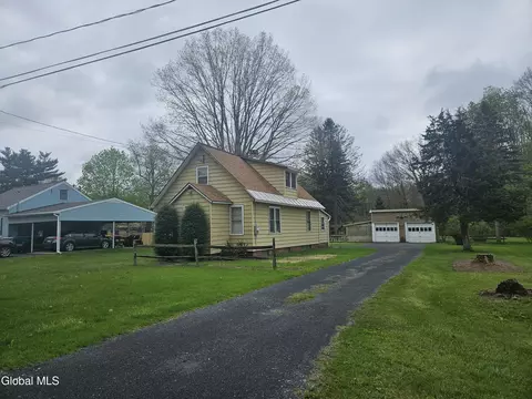 40 Paradowski Rd, Glenville, NY 12302
