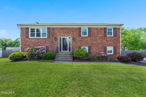 19 Midway Dr, Albany, NY 12205