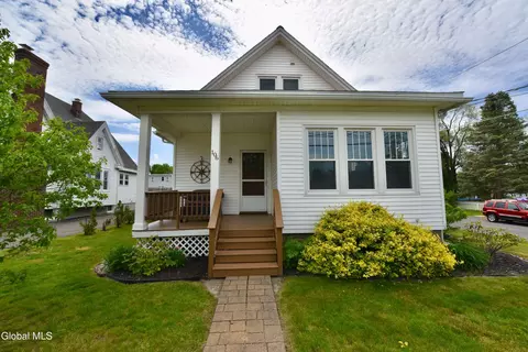 106 Frederick Ave, Colonie, NY 12205