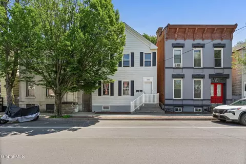 546 2nd St, Troy, NY 12180