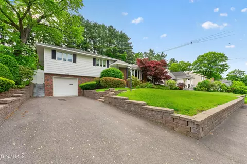 1060 Cornelius Ave, Niskayuna, NY 12309
