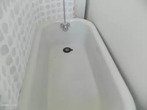 Bath - 1355 Dewitt St, Schenectady, NY 12303 photo 5 of 11
