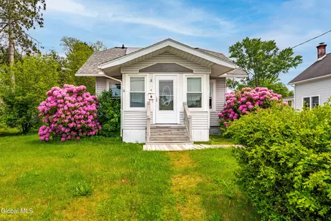 6 Campbell Ave, Castleton On Hudson, NY 12033