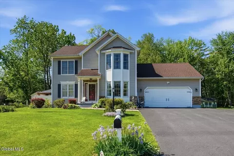 6 Wildwood Ln, Selkirk, NY 12158