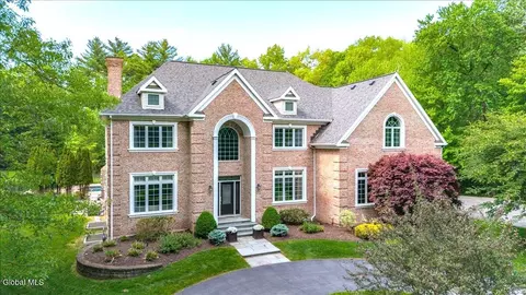 7 Towline Ln, Clifton Park, NY 12065
