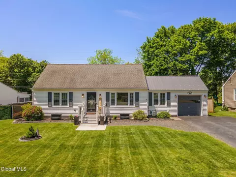 15 Brunswick Park Dr, Troy, NY 12180